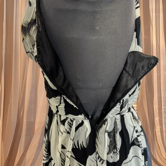White House Black Market Silk Floral Black and White Maxi Dress Sz 2 - Picture 3 of 6